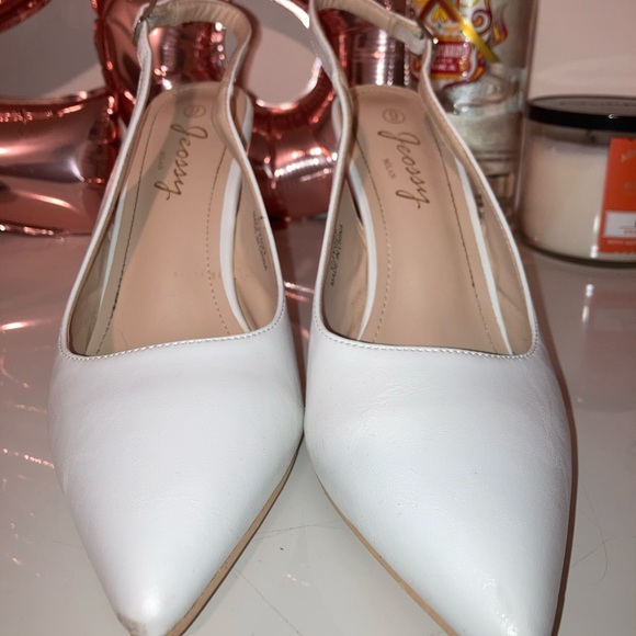 Jeossy x Milan White Pumps - Picture 2 of 3
